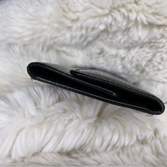 Louis Vuitton Black Epi 6-key wallet - Picture 7 of 16